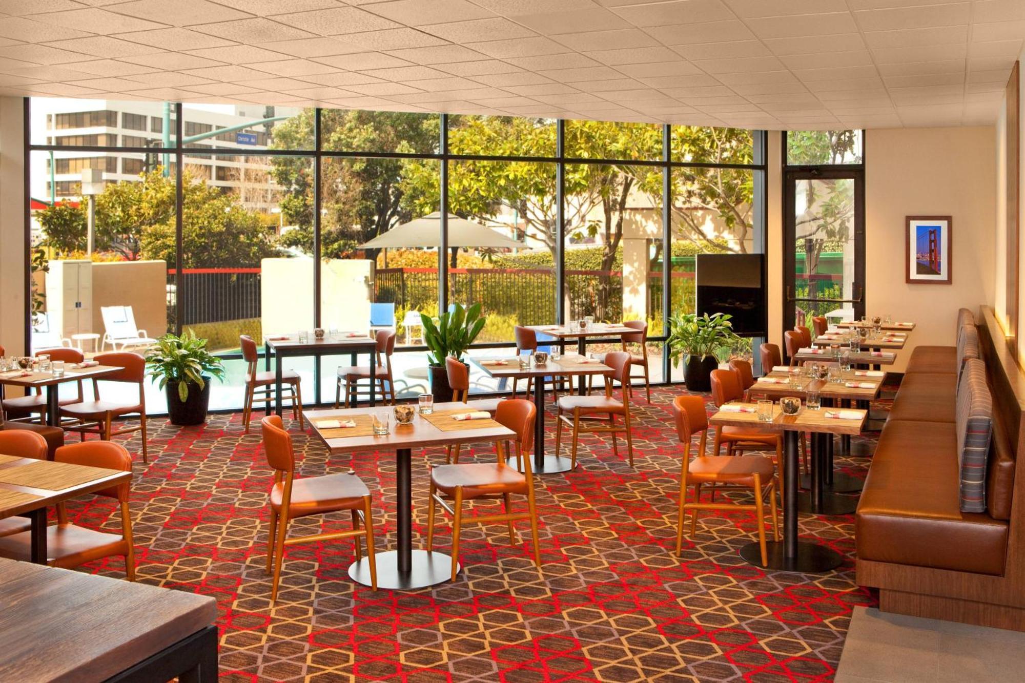 Four Points By Sheraton - San Francisco Bay Bridge Емеривил Екстериор снимка